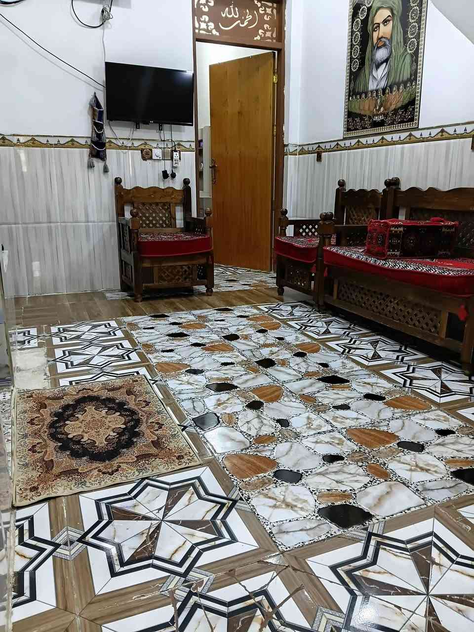 السلام عليكم دار للبيع ١٠٠ متر طابقين مسلح طابو زراعي سند ٢٥ في بغداد الرصافة منطقة الرئاسة العبيدي يقع على الشارع الرئيسي مال ملحق الرئاسة لي جاي من كاع ابو علي الدراجي امام البيت تشجير
الطابق الاول طرمة _ تواليت_ استقبال _ مطبخ _ صاله _غرفة نوم _ منور _ حمام 

الطابق الثاني _ غرفتين نوم _ صاله _ حمام_ ويقع بسطح مخزن غراض 

السعر ١٣٠ وبي مجال 
للااستفسار ***********
السلام عليكم دار للبيع ١٠٠ متر طابقين مسلح طابو زراعي سند ٢٥ في بغداد الرصافة منطقة الرئاسة العبيدي يقع على الشارع الرئيسي مال ملحق الرئاسة لي جاي من كاع ابو علي الدراجي امام البيت تشجير
