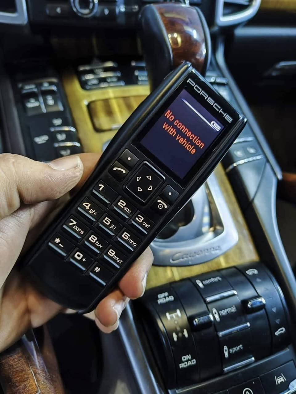 بورش كايين اس 2014 وكالة
رقم اربيل
المواصفات الي بيها  كت طلب  خاص
محرك 8 سلندر 4.8 تنفس طبيعي  بدون توربو  420 حصان 
كير 8 نمر
كزو رياضي PSE  تشغيل و اطفاء يدوي 
ويل 21 نفس لون البدي 
جكات  
بانوراما
بردات كهرباء 
3 شاشات مع نظام pcm و نضام ملاحة و الترفيه مع هديوفون بورش مع هاتف نقال بورش 
حساسات أمامي خلفي
كامرة  داينمك
مصابيح أمامية داينمك
ستيرن تدفئة
مقاعد جلد تدفئة تبريد  مساج 
قمارة جلد الكنتارا جكليتي
ختم لوكو بورش على المقاعد 
دشبول و أبواب جلد مع تخشيب  مع المنيوم
ثلاجة بالجكمجة 
ستائر خلفية كهربائية
نظام صوتي Burmester 
27 سماعة صوت 3d مع سبوفر بقدرة 1400 واط مع خاصية الغاء الضوضاء
رادار تحديد مسار 
زراكات 
كروم اسود 
سبايدرات نيكل اسود 
السيارة مكفولة من الضرر و الصبغ..
السيارة بيع او مراوس
السعر 30.000$ بغداد, العراق


**إذا كنت صاحب هذا الإعلان وتريد حذفه لأي سبب، رجاءا أرسل رسالة إلى الدعم الفني**