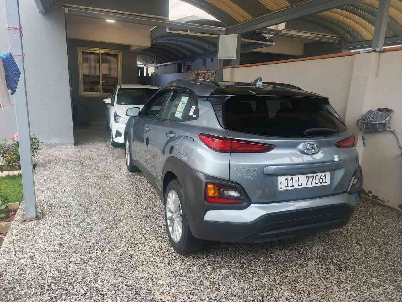 السلام عليكم 
عندي هونداي كونا موديل 19 وارد امريكا محرك 2000 دوش المرغوب بيه حادث جاملغ وبنيد صبغ+شبر بالجاملغ الخلفي وماشره اني فول مواصفات 
سلايت 
كشنات تدفئه 
رادارات 
بصمه ابواب وتشغيل 
شاشه كبيره 
كامره 
تحكمات ستيرن قياده ذاتيه 
السعر 112ورقه وبيه مجال سنويه باسمي هزه جديده وارقام وسنويه 
ملاحظه محرك بلاد وكير ايتي بلاد وحداديه جديده وتايرات جديده
العنوان بغداد العامريه مجمع نجمه بغداد السكني ***********
