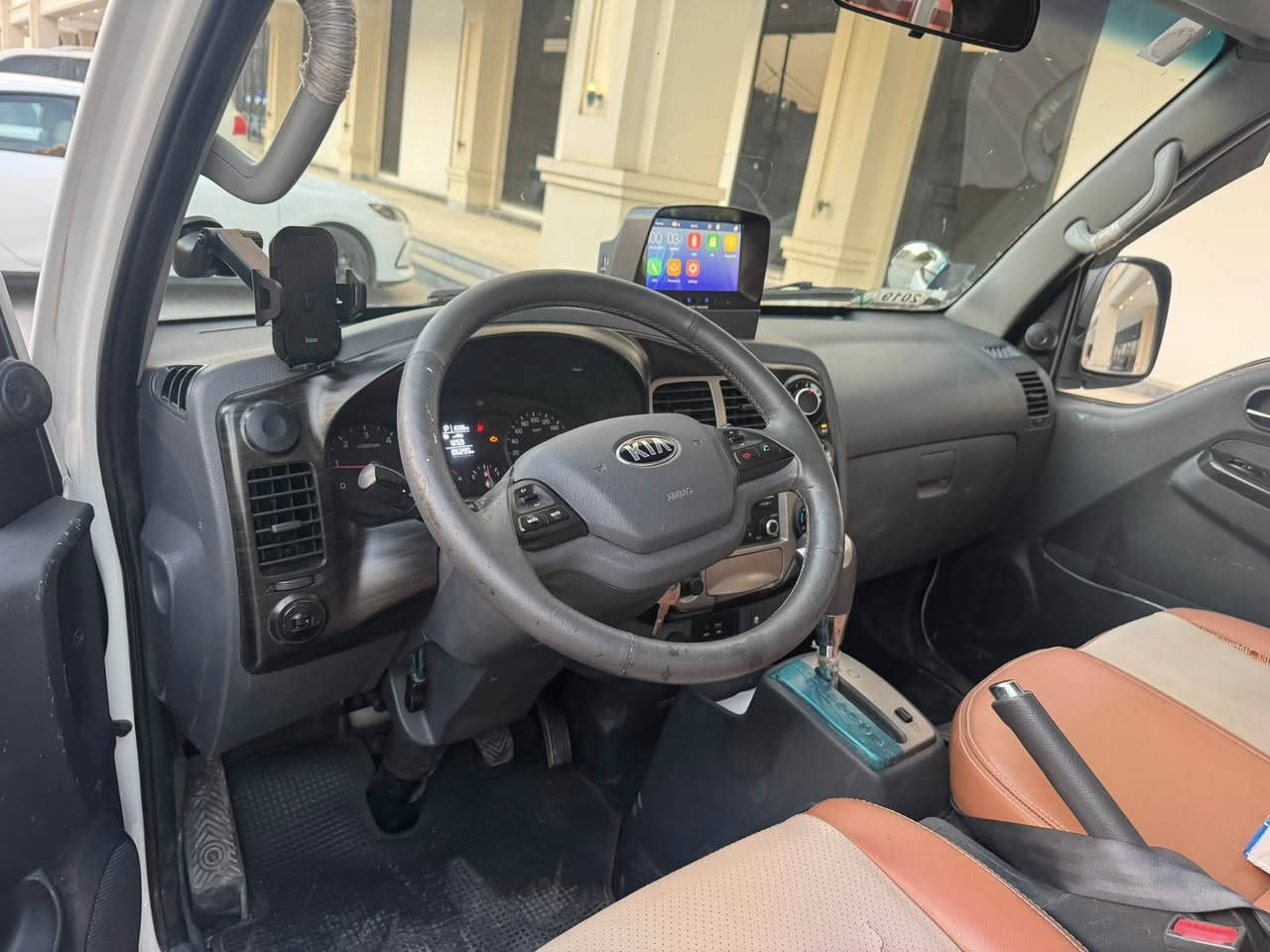 كيا حمل 2019 رقم بغداد الجديد ماخذيها زيرو حاليا 86 الف ماشية مكفولة من الصبغ والضربة مكاني بغداد المنصور محرك 3000   ( گير اوتماتيك )   قمارة وربع  السعر 170$  *********** متوفر واتساب
