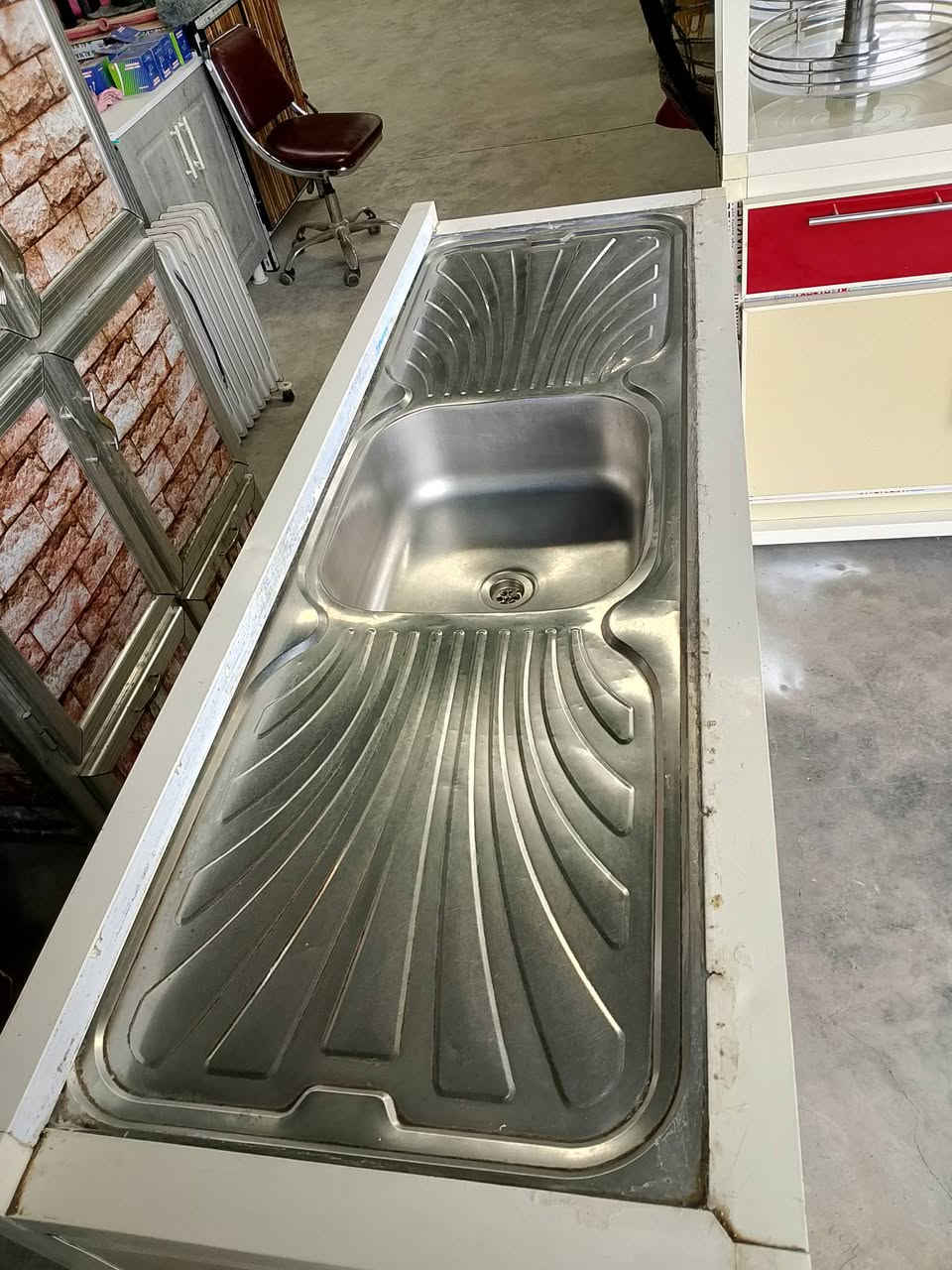 كاونتر مستعمل جدا نضيف وبرهم ينباع الكاونتر بدون سنك العنوان صويره شارع العام قرب محطة ام وليد السايد الرايح البغداد للتواصل ***********/مجمع الشمال للاثاث المنزلي /واهلا وسهلا بكم
