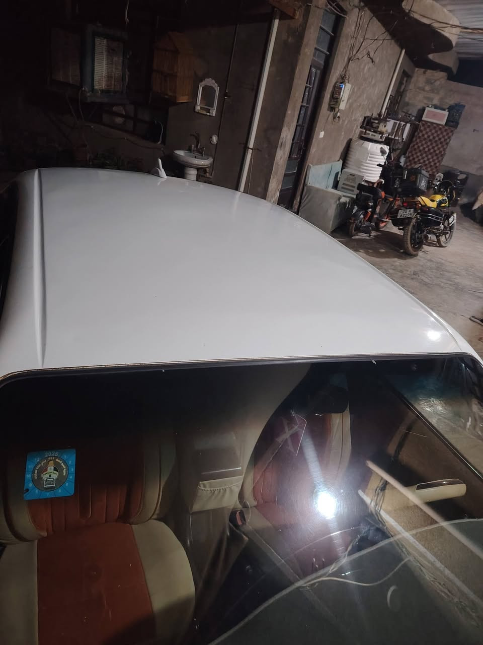 السلام عليكم سياره برنس فراشه للبيع كير محرك كفاله كهربايات كلهن شغالات سياره خير من الله غرفتهة حلوه مثل ما وضح كدامكم بل صور سياره موديل 1996مهزوزه بشهر التاسع رقم نكليزي رقم ديالى بسمي سكن ديالى بعقوبه المفرك معروضه 39وبيهة مجال تواصل على رقم  ***********
