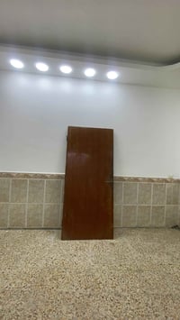 ابواب  خشب نظيفه لبيع العدد اربعه مع الجرجوبه  07809036525