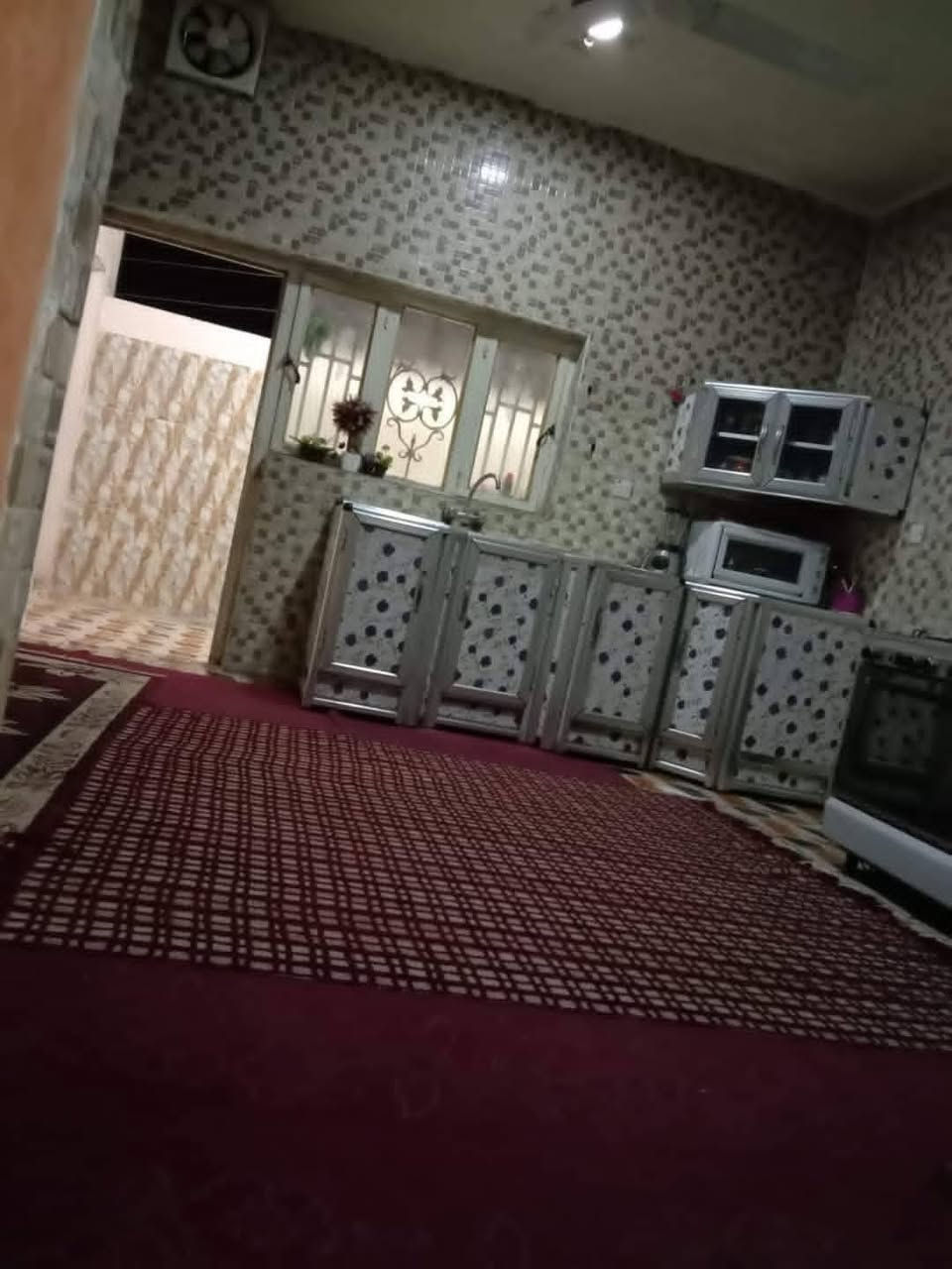 يوجد بيت المساحه 150 شارع 12 طابو صرف تحويل مباشر كامل خدمات وسكن في الصقلاويه حي الشهداء الثانيه الجمعيه السعر  55 تدفع مقدمه والباقي أقساط كل شهر 500 الاستفسار ***********
***********
