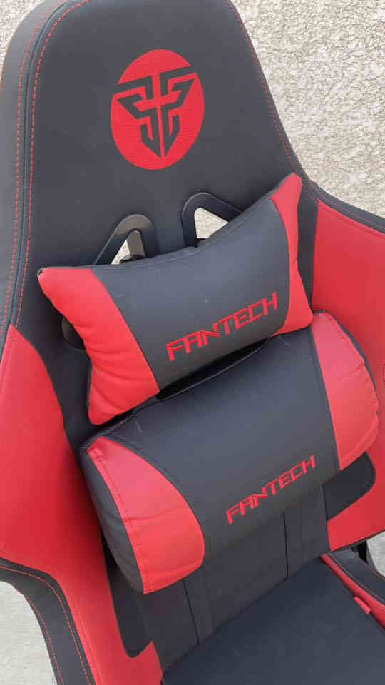 🔥 للبيع: كرسي گيمنك احترافي من Fantech (لون أسود وأحمر مميز) 🔥

 * الماركة: Fantech.
 * الحالة: مستخدم 
 * اللون: أسود وأحمر رياضي.
 * المادة: جلد بولي يوريثان (PU Leather) عالي الجودة وسهل التنظيف.

 يتميز بتصميم مقعد سيارات السباق (Racing Style) لتوفير أقصى درجات الدعم للجسم أثناء الجلوس الطويل.
 يتضمن وسادة للرقبة ووسادة لدعم أسفل الظهر (Lumbar Support) قابلة للتعديل والإزالة.
 * إمكانية إمالة الظهر بزاوية كبيرة تصل إلى [اذكر الزاوية التقريبية مثل 180 درجة أو 150 درجة] للراحة والاسترخاء.

   * ارتفاع الكرسي قابل للتعديل (مكبس هيدروليك Class 4).
   * مساند ذراعين قابلة للتعديل.
   * وظيفة تأرجح مريحة.

 * السعر 110 الف 

الموقع بغداد للتواصل ***********

