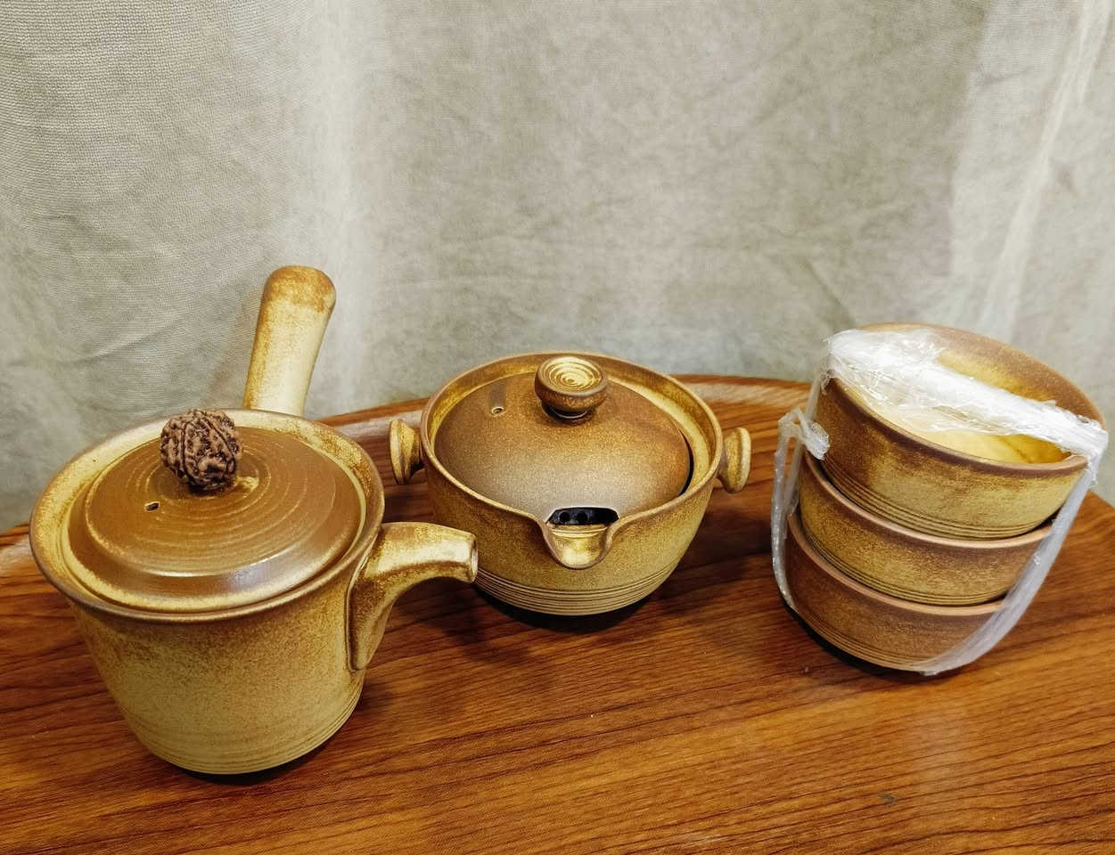 للإستفسار والحجز على الخاص تفضل 
طقم إبريق شاي ياباني تقليدي
مصنوع من طين توكونامي، ويتميز بمصفاة من الفولاذ المقاوم للصدأ ومقبض مريح للصب.


**إذا كنت صاحب هذا الإعلان وتريد حذفه لأي سبب، رجاءا أرسل رسالة إلى الدعم الفني**