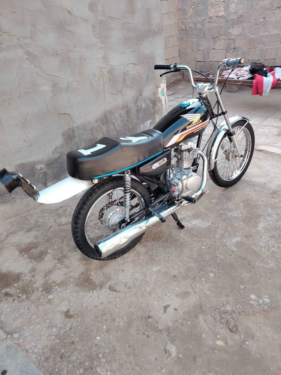 سلام عليكم شباب دراجه للبيع أوراق تعمير شاصي 18 ارشه غراضهه كله ٢٥ مكاني رفاعي سعر ٧٠٠ وبيه مجال
والشراي ينتصل عله هاذه الرقم ***********
