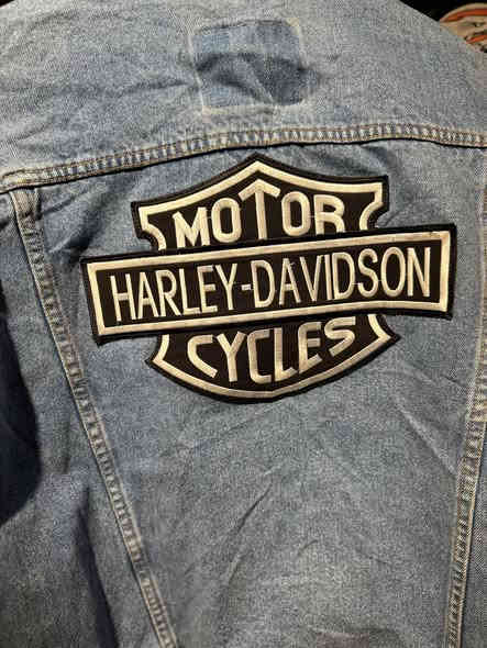قمصله كابوي هارلي دافيدسون 
قياس XL -L
سعر 55 الف 
يوجد توصيل لجميع المحافظات 
***********
