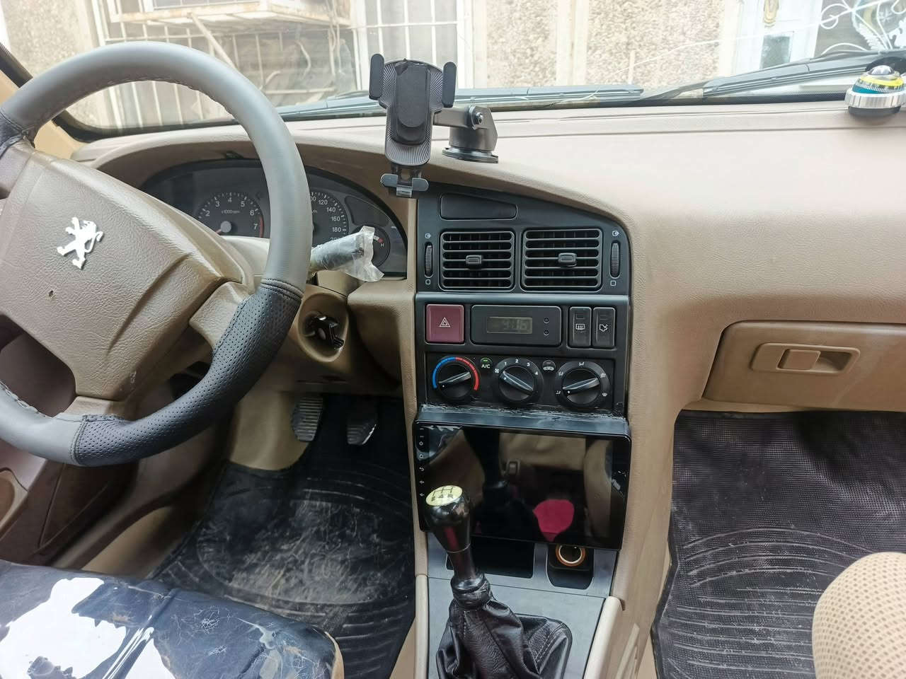 سلام عليكم ورحمه الله /بيجو405 موديل2015 سياره كير ومكينه خير من الله لاتنقيص ولا تبخير كهربائيات كله شغاله تدفئه تبريد حداديه خير من الله تخم تاير /سياره باسمي ثاني يوم التحويل هيئة غرامات مصفره سعر44$ وبيهه مجال مكان الدوره الصحة قرب فلكه ابو دشير(***********)
