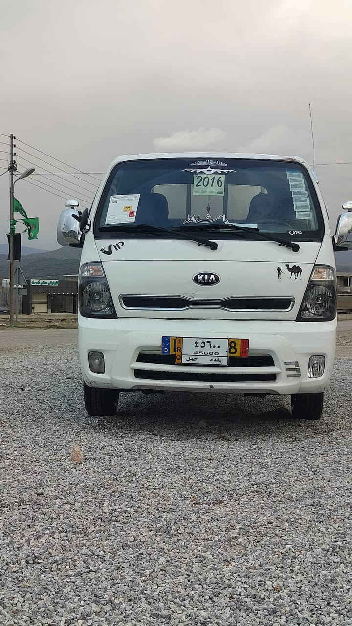 ماشااڵڵە تۆماتیک 2016 

3000سۆپەر مەکینە ڕەش

پێنج دووگمەی قەپات مواسەفات
کوشن و سکان هیتەر
ئاوێنە کارەبای و هیتەر و ئاوێنە ئەخەوێت
تەبریت لەسەر سویچ
شەش تایەی لۆک
ناوبۆدی سفر
شوێن بڕاوەی چاک کراوە بە زەمان
کامل کامل جاهیز و پرسیاری مەسروفم لێ مەکە

سەیارەکە نموونەیە لەجوانی قەترە غایزو ڕزیوی نیە
بۆیاخی نیە چاڵ و وردە شوختی نیە

تەنها فرۆشتن
تەنها تێل
***********
ڤایبەر واتسئاپ
