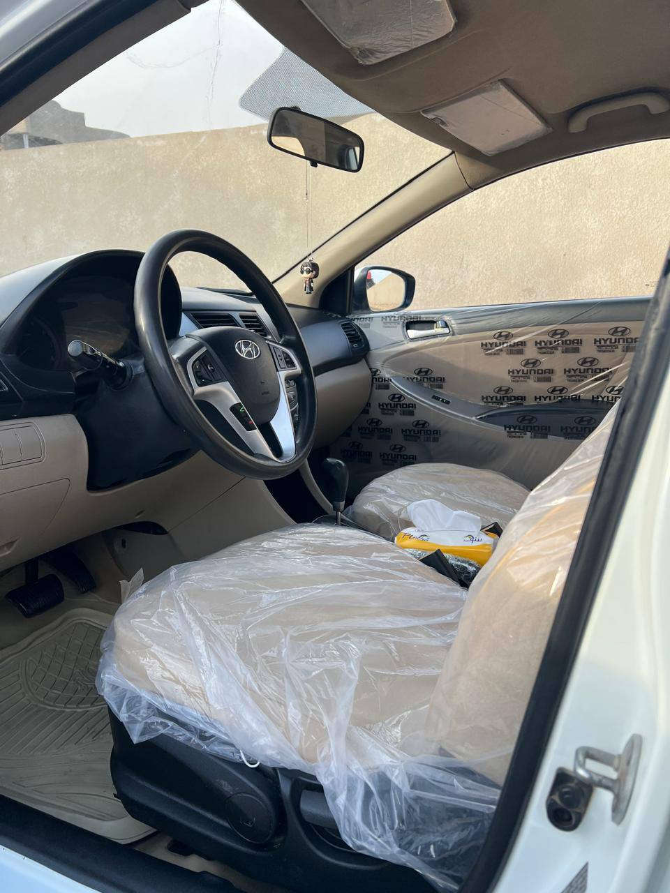 اكسنت للبيع موديل 2016 
كفاله عامه من كلشي 
او مراوس باكست صفرة رقم قادسية كير مكينه حداديه تبريد جاهزه من كلشي السيارة ***********
