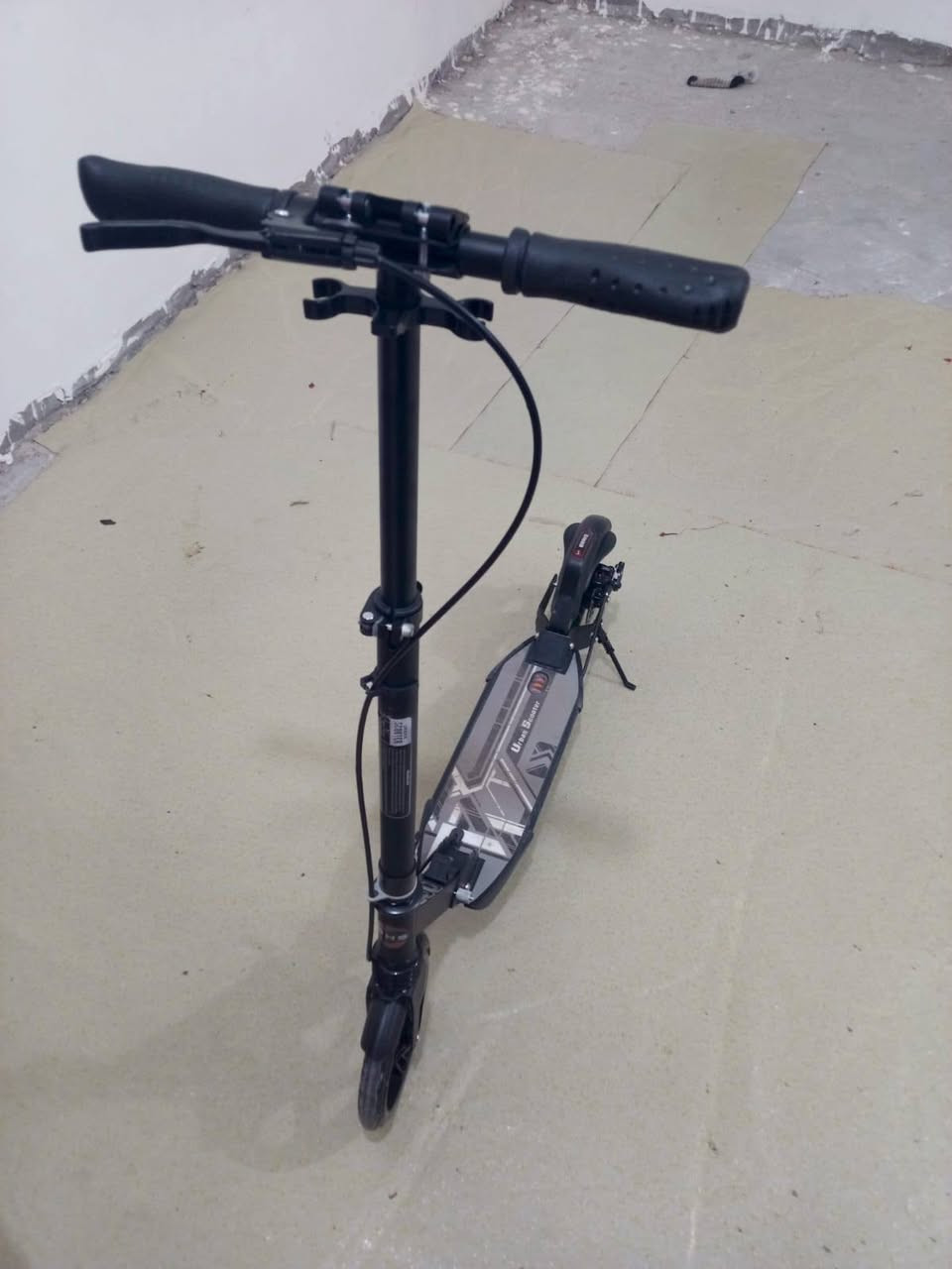 السلام عليكم سكوتر اصلي
جديد ستوني فتحته زيروو الحجم الكبير  السعر 75 
***********
