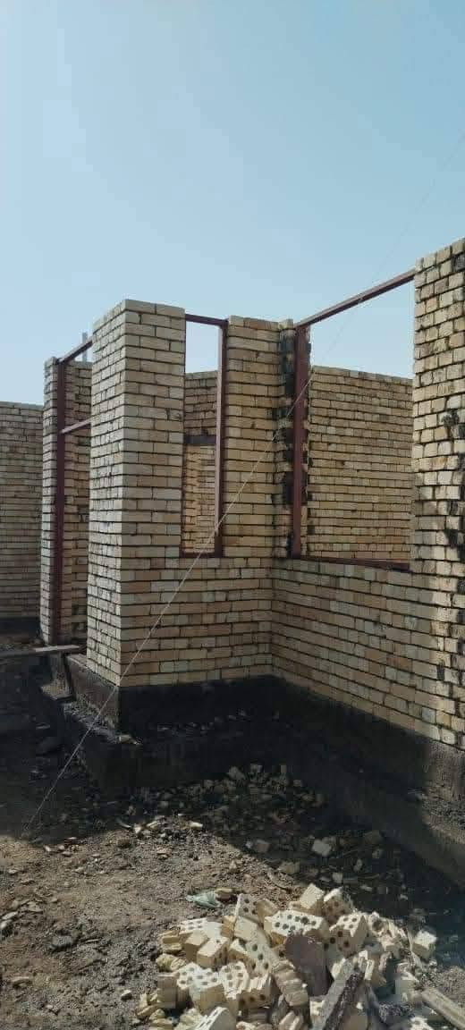 بيت هيكل بدون سقف 
بناء جديد بشرافي وخارطة حديثة 
مساحة 204متر 
جنس الأرض طابو زراعي سند 25
يحتوي على:
1-استقبال 7ونص في 4
2-صالة مفتوحة على
 المطبخ 4في 5ونص
3-غرفة ماستر 4ونص
 في 5ونص تقريبا 
4-غرفة 4في4
5-مطبخ 5 تقريبا في 3 مفتوح على الصالة
6-منور داخلي 
7-صيحات في المنور 
8-صحيات خارجية 
9-ساحة 7في 4ونص

السعر عارضه ب59 وبيه مجال

العنوان الصويرة زراعي حي الأسرى 
مقابل شارع الكفيل 
قرب جامع الامام علي عليه السلام 
للاستفسار أتصل على
***********

***********

غير متواجد على النت
