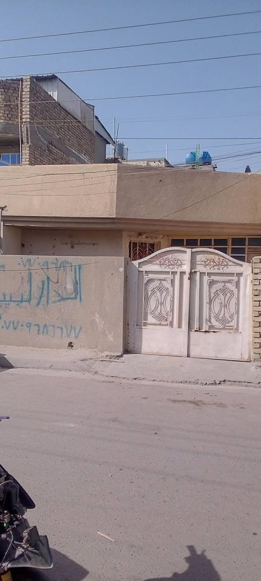 السلام عليكم الدار للبيع المساحه 150 متر المكان حي الرحمه شارع 15 قرب مخبز الحجي للإستفسار علئ هاذ الرقم ***********
