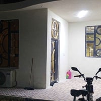 بيت للبيع مساحه 300 بناء كامل بلوك قريب عله الشارع 07715047232