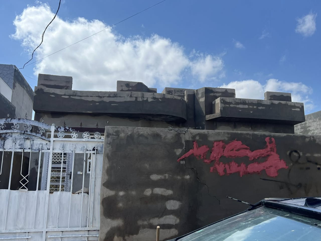 سلام عليكم
البيع بيت + ويرهم لايجار في العلم منطقه روتانا 

مساحه البيت 300 

شارع تبليط 

غرف نوم عدد 2 

صاله + استقبال

جموعه صحيات 

داخل وخارج 

لاستفسار 

هـ ***********
