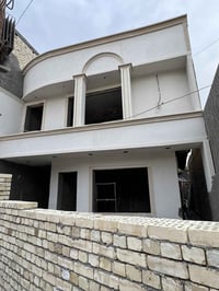 دار للبيع قيد الإنشاء  المساحه 100م   الوجه 8 نزال 12/50  يحتوي على صا...