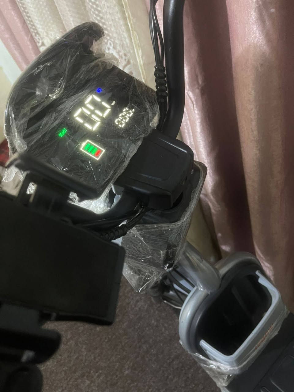 السلام عليكم 
بايسكل شحن للبيع أخو الجديد موديل 25 نضيف مع بطارياته 
يشتغل سويج وبصمه وكارت
*********** مكاني كربلاء
