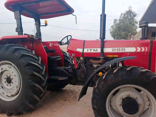 لبيع تركتر ايراني موديل 2023 انضف من الصورة شرط  رقم سليمانيه السعر 135ورقه مانه كركوك دبس رقم ***********
