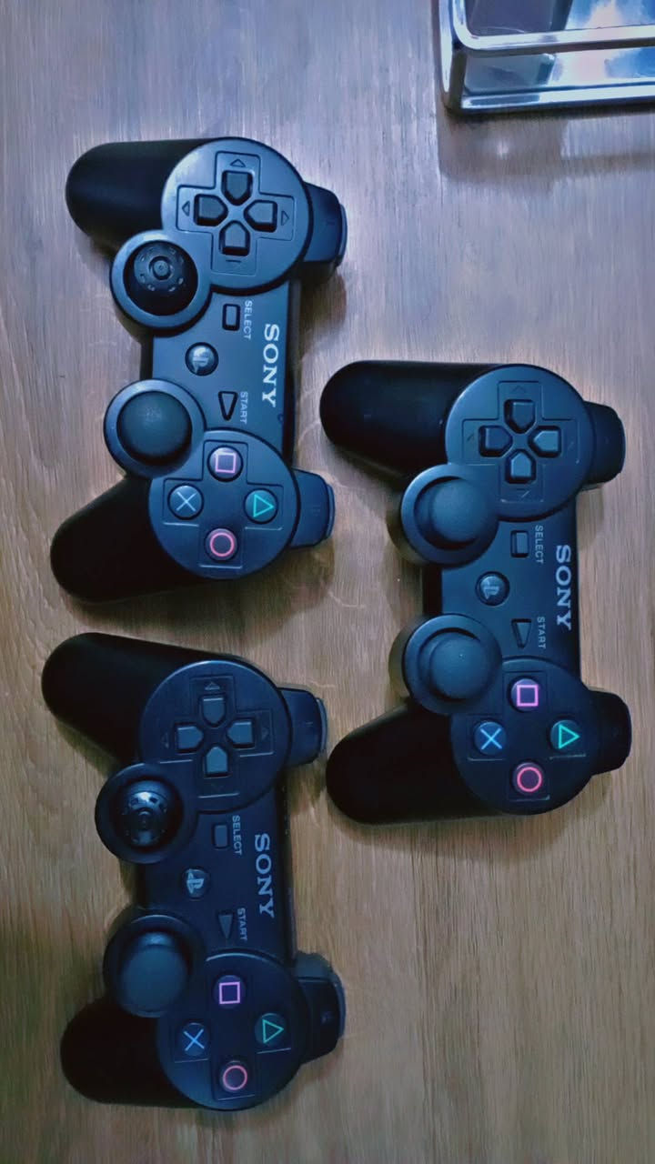 جوستكات اصليات بالة   Sony PlayStation 3  سعر القطعة 5
كلهن شغالات ويشحنن بس بيهن خلل التجاه يدوس وحده او الاكس  والباقي كله شغاله الازرار


**إذا كنت صاحب هذا الإعلان وتريد حذفه لأي سبب، رجاءا أرسل رسالة إلى الدعم الفني**