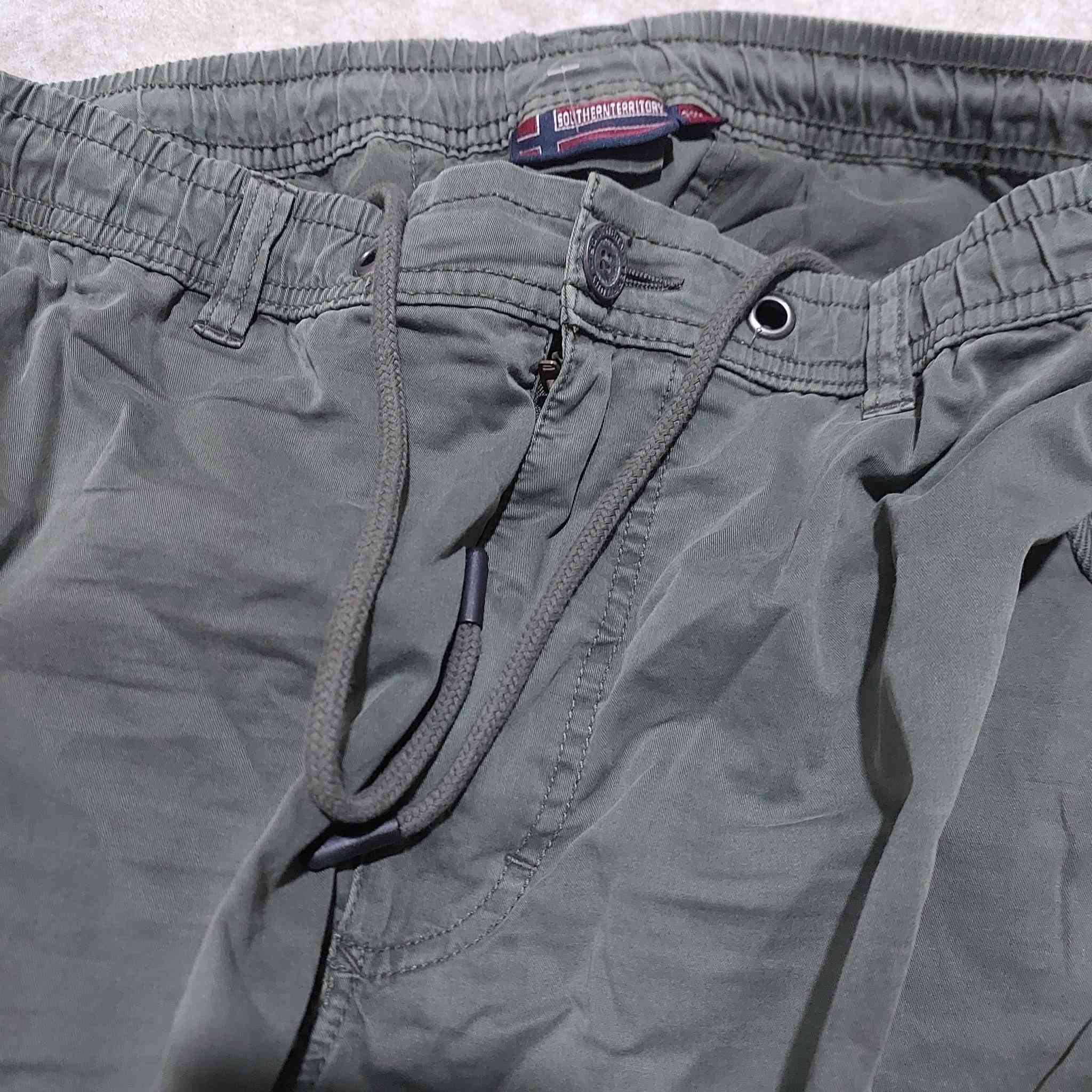 cargo  طیارین
قیاس 38 40
طول 105سم


**إذا كنت صاحب هذا الإعلان وتريد حذفه لأي سبب، رجاءا أرسل رسالة إلى الدعم الفني**