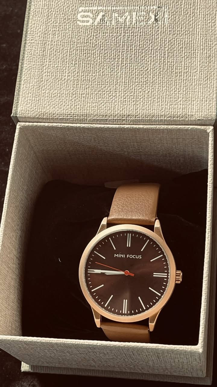 📢 ساعة MINI FOCUS  - ستايل راقي وبسعر حلو!

إذا تدور على فخامة وبساطة بنفس الوقت 👌
هاي الساعة تصميمها كلاسيك جلد بني مع وجه أنيق يناسب كل لبس 😎

✨ المميزات:
 • تصميم مرتب وجذاب
 • سوار جلد مريح
 • تناسب دوام + طلعات + مناسبات
 • خفيفة وأنيقة على الإيد

💰 السعر مناسب جدًا ومفاجأة
🚚 توصيل لكل المحافظات

📩 للحجز راسل خاص بسرعة، الكمية محدوه


**إذا كنت صاحب هذا الإعلان وتريد حذفه لأي سبب، رجاءا أرسل رسالة إلى الدعم الفني**