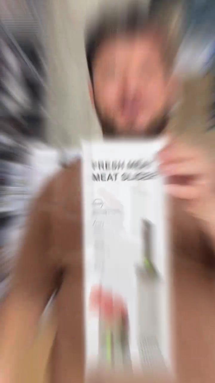🥩✨ قطّاعة Fresh Meat Slicer لتقطيع اللحم بسرعة وسهولة!

تقطيع متساوي حتى 18 قطعة بضغطة واحدة 🔪
شفرات حادة بزاوية 8° وأشكال مختلفة للشرائح 🥩
تثبيت آمن بقاعدة شفط وتشغيل يدوي ⚡
سهل التنظيف والاستخدام اليومي 💪


**إذا كنت صاحب هذا الإعلان وتريد حذفه لأي سبب، رجاءا أرسل رسالة إلى الدعم الفني**