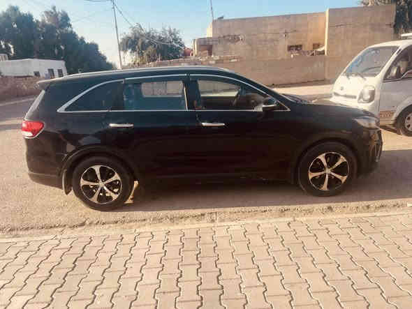 سورنتو 
مديل 16
رقم واسط نكليزي بسمي 
سته سندر 
سبعه راكب 
ثلاثه قطع تبريد 
كشنات جلد 
كشن كهربائي 
شاشه كبيره 

***********
