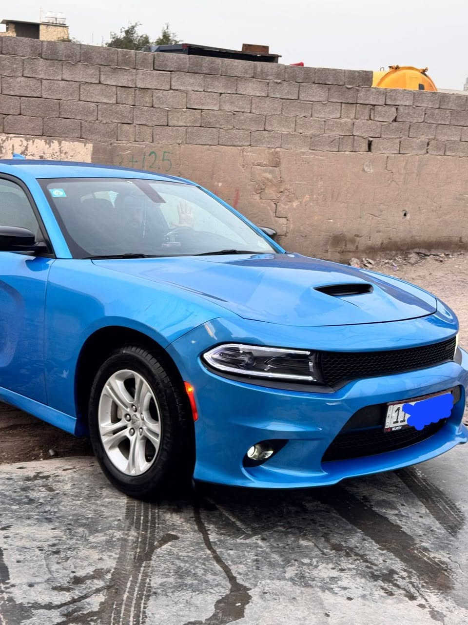 سلام عليكم /   للبيع  
‏دوج جارجر 2023 لون ازرك  تو ويل sxt 
‏تبديل قطعتين وصبغ  بنيد وجاملق
‏فوول عدا الفتحة
‏السعر 235 ورقة و بيها مجال بسيط
‏ v6 محرك ستة سلندر 3.6 
‏مواصفاتها : 
‏١- بصمة تشغيل و تشغيل عن بعد 
‏٢- شاشة جبيرة و كامرة 
‏٣- لايت أمامي زنون
‏٥- كرسي السايق كهرباء 
‏و باقي المواصفات المعروفة + حجر البيئة البلاد موجود
‏عليها ادامة كاملة و لا كلوب مشتغل بالدشبول
‏عبوة كاملة فيول بم جديد / تايرات جديدة / منظومة احتراق بالكامل 
‏تبريدها ثلج الحمدلله 
‏ماشية ٨ ألف 
‏حادث السيارة جاملق وشويه بلغد  براكيت سستم 
 جديدة بأسمنا تحويل ثاني يوم 
‏مكاني بغداد / العماريه 
‏الرقم نتصل وسهله /***********
