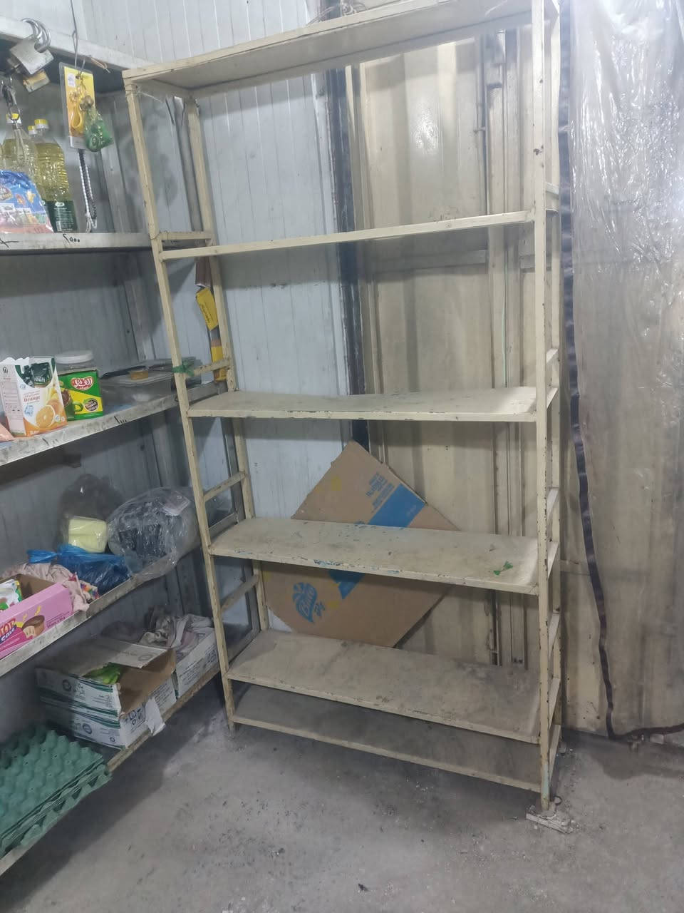 رفوف للبيع عدد 3مع عارضه عدد 2((((***********
