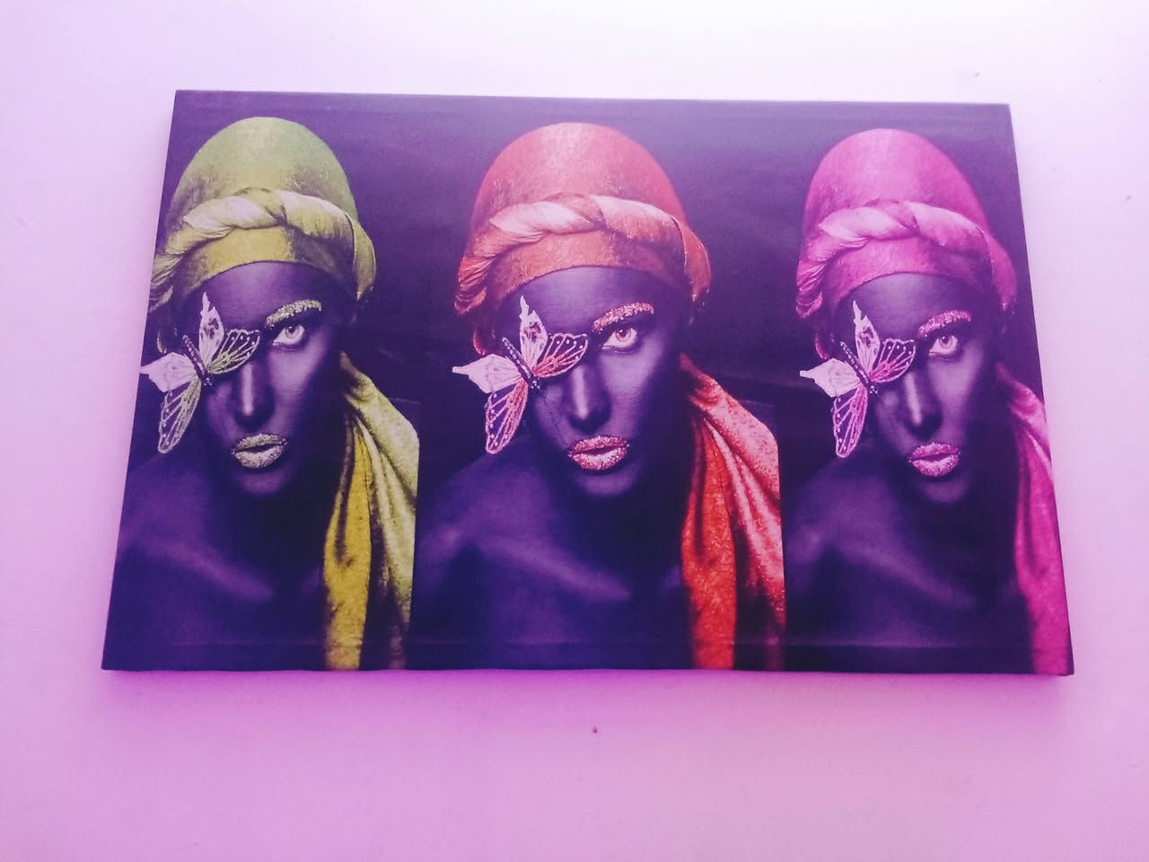 السلام عليكم لوحات عدد ثلاثه اثنين كبار ووحده وسط السعر 35 مكان بغداد رقم تليفون ***********
