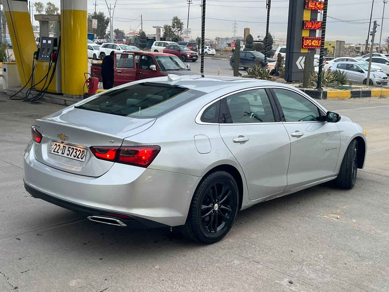 سلام عليكم 
للبيع نقد فقط 
بدون مراوس 
موديل ٢٠١٨ 
فول مواصفات عدا كشنات مو جلد 
ماشيه ١٩٠ كم 
محرك كير ما مفتوح 
بدون اي نقص 
ربع جاملغ خلفي 
ربع بنيد وباب سايق 
بدون ايرباك بدون دواخل 
مكان اربيل 
سعر ١٠٧
***********
