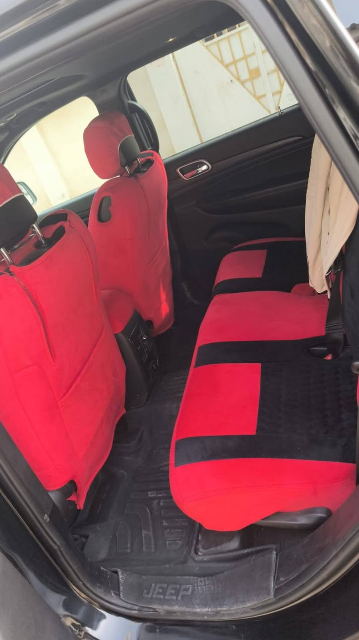 جيب ٢٠٢١ بلاك توب وارد امريكي بيها ٣قطع سرقه بدون حادث وبيها بارد بالجاملغ الخلفي السعر ٢٤٠  العنوان الرمادي الاتصال ع رقم ***********
