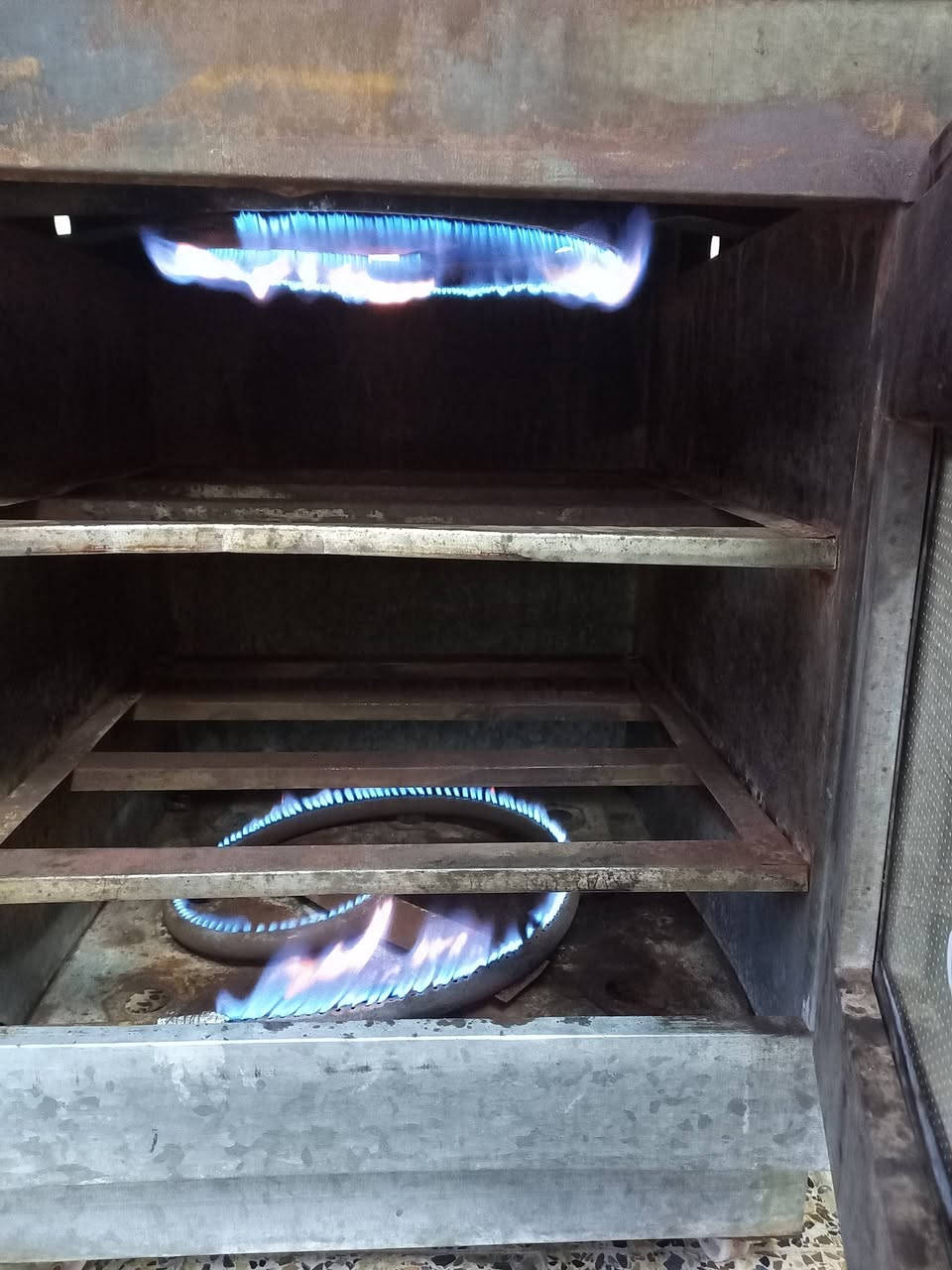 عندي هذا الفرن شغال اريد ابيعو ٢٠ الف وبينو مجال


**إذا كنت صاحب هذا الإعلان وتريد حذفه لأي سبب، رجاءا أرسل رسالة إلى الدعم الفني**