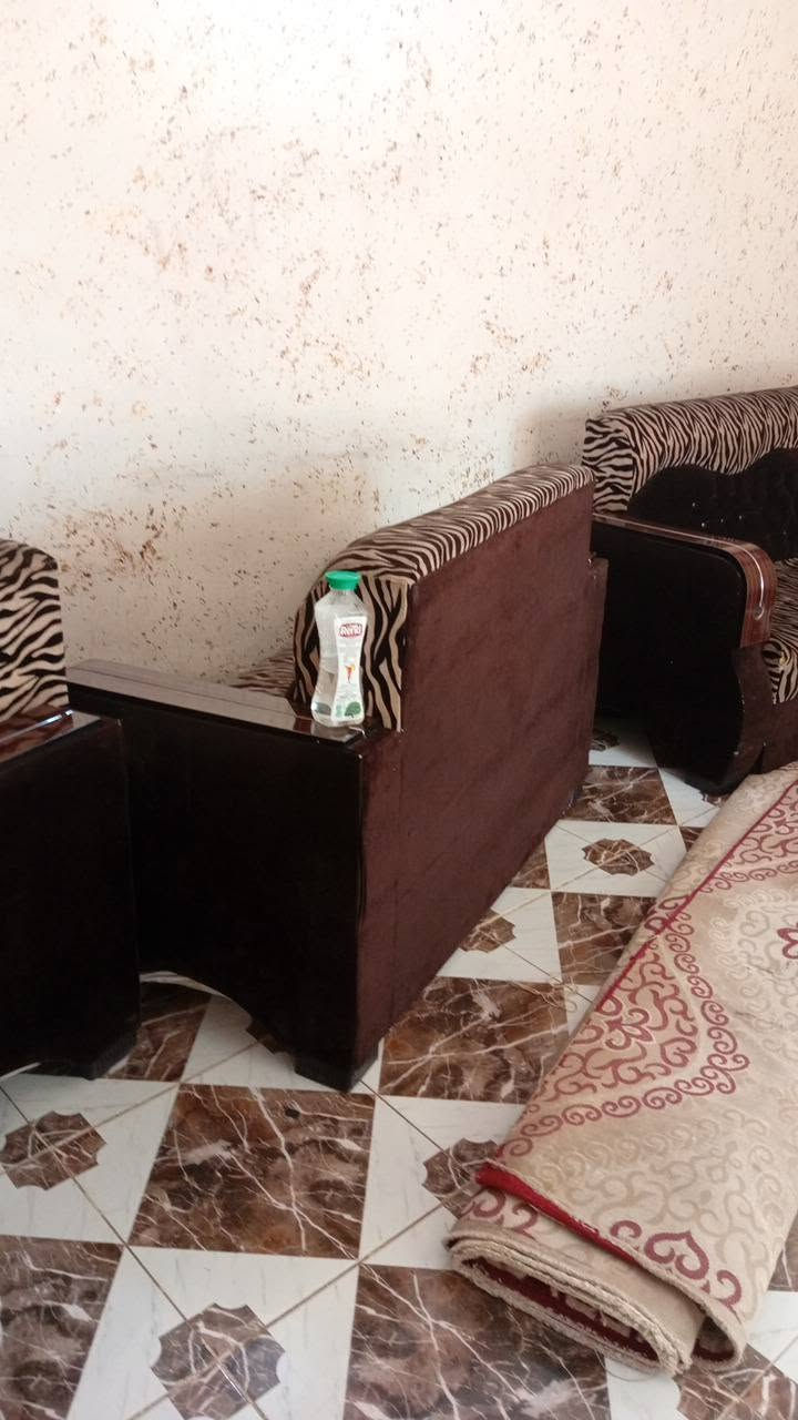 للبيع قرفه خشاب وثلاجة العدد 2
وتخم ‏‪7818748572‬‏0
‏‪***********‬‏
