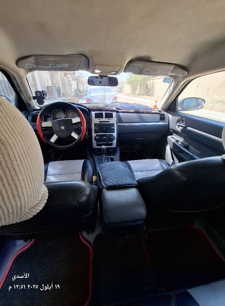 جارجر ٢٠٠٩ لون ذهبي بلادي رقم بغداد الجديد بأسمي بدون حادث صبغ حزام فقط للجمالية تبريد تدفئه كله شغال كشن السايق كهربائي داخله كله نظيف مكاني الحلة سعره ١٠٥$ بيه مجال للطيبين 
***********
