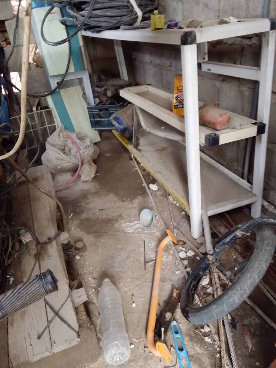 السلام عليكم غراض للبيع مناسبات قيم وأخذ بايرضه الله للاستفسار الاتصال على الرقم ***********
