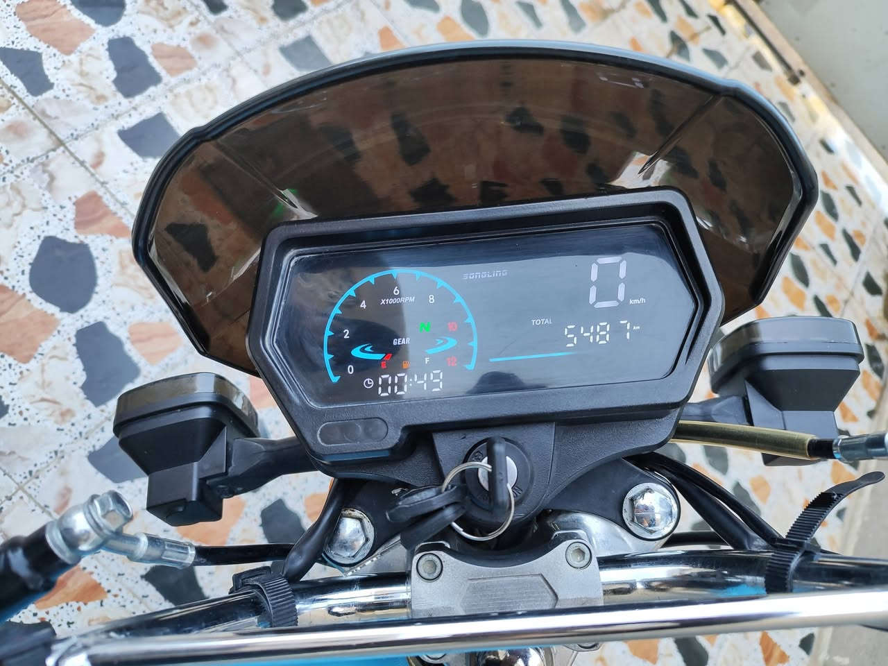 دراجه نضيفه مكفوله وياهة منفيس موديل 24 محرك اخرس كاتم مناقصهة شي السعر 775 وبيهة مجال مكاني رمادي التأميم رقمي ***********
