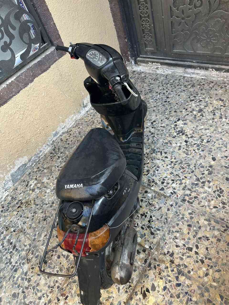 سلام عليكم دراجة بطة مديل 2000 نضيفة كلش الدراجة مفتوحة مرة وحده عل ايد مجفته تجفيت درجة اولى زوج تايرات جدد مابيه اي نقص الدراجة كامل لخير سعره 275بيه مجال بسيط رقمي ***********
