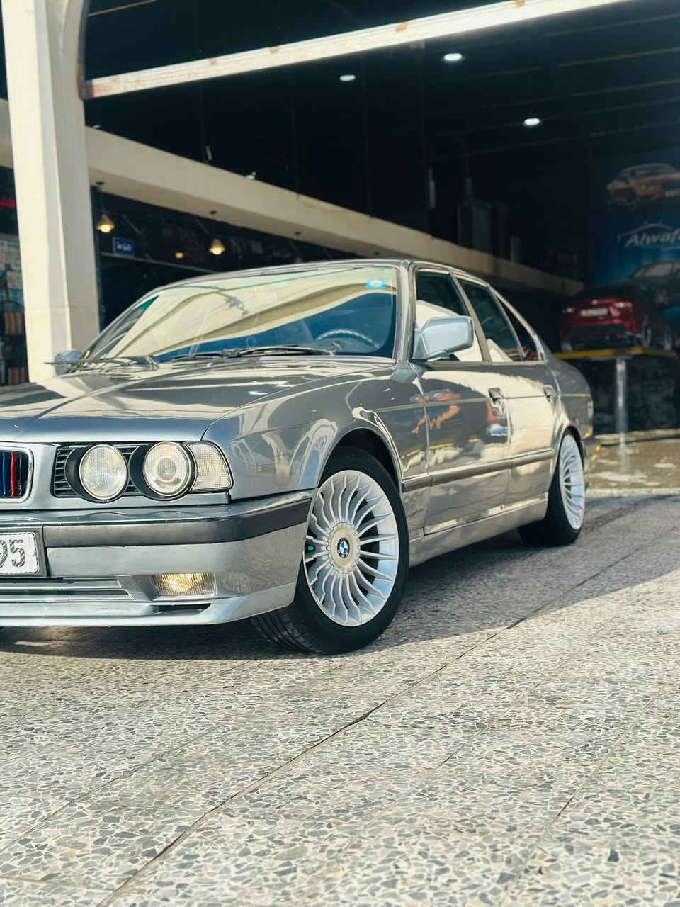 BMW 540 كير عادي 
سياره نار 🔥 
بيع او مراوس 
السعر 75 بيها مجال 
رقم نينوى كوبون بانزين بيها 
مضخم صوة نقاوه تقرى الف 
طخم حلو 
كشن جلد بلادي 
صوة رياضي ابو الطلقات 
السياره جاهزه ما تصرف عليه ربع 
وانطي بيها شرط تروح على مكه وترجع بيها السياره وضع شركه بدون اي حادث ابو ضرر شرط التحويل
ومكينه وكير شرط
***********
***********
