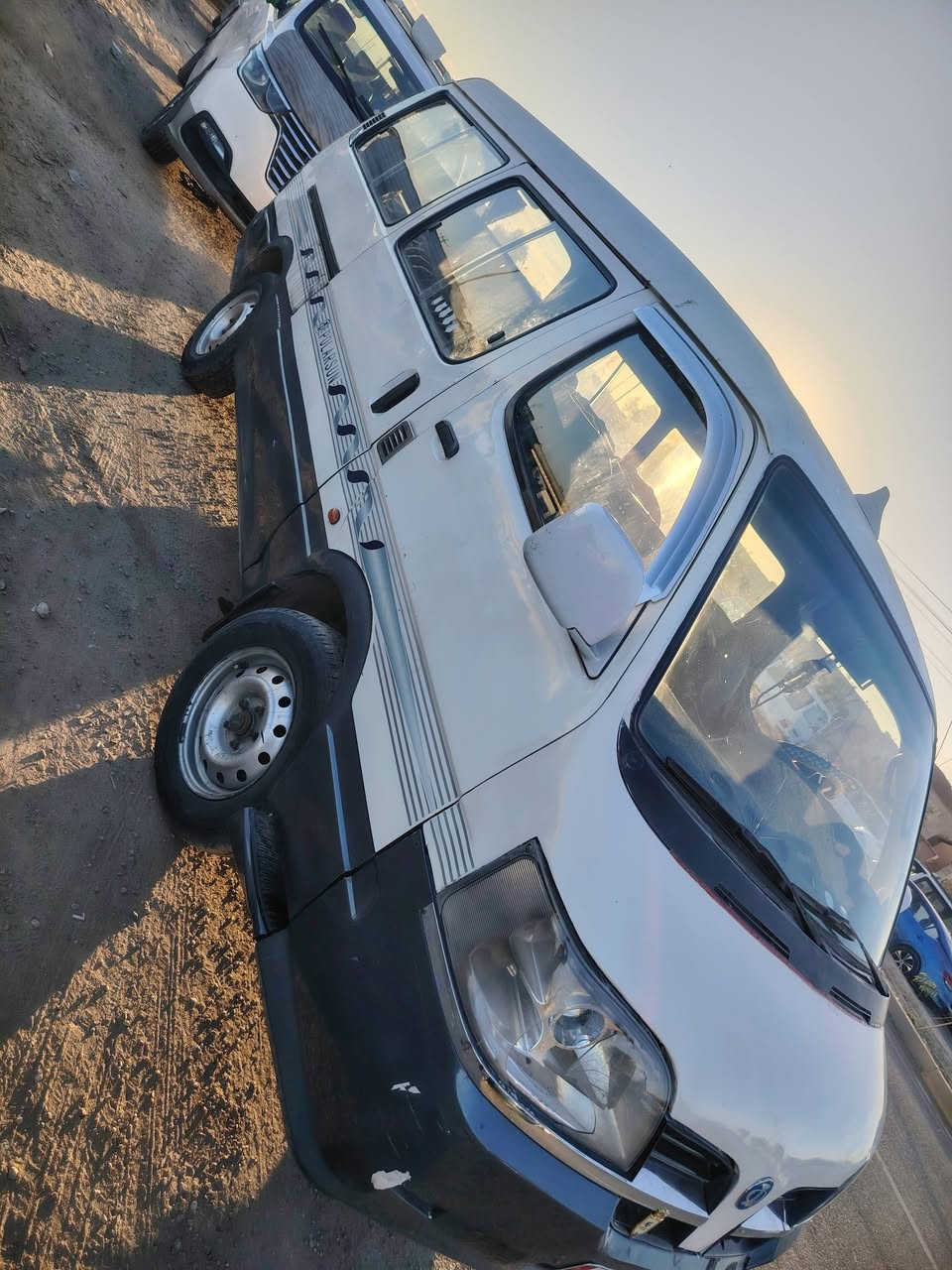 بولارسن لفين وثمانية مكينه مكفولة وكير مكفول اكسن  مكفول تخم تاير بسمي مكان ديالى 60 وبيه مجال ***********
