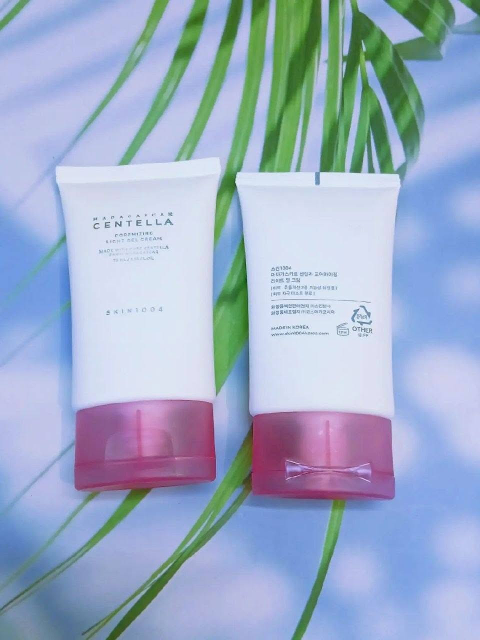 كريم سنتيلا  SKIN1004 Madagascar Centella Poremizing Light Gel Cream. 💕🤍

وهو عبارة عن كريم مرطب بقوام جل خفيف للغاية مصمم خصيصاً للعناية بالمسامات والتحكم بالزيوت🤍💕

.الفوائد الرئيسية للمنتجتقليص المسام: يساعد على تنظيف المسامات وشدها لتبدو أصغر حجماً

.تنظيم الدهون: يزيل الزيوت الزائدة واللمعان دون التسبب بجفاف البشرة.تهدئة

 البشرة: يقلل من الاحمرار والتهيج بفضل خلاصة السنتيلا.ترطيب خفيف

: يمنح ترطيباً منعشاً وسريع الامتصاص دون ترك أي أثر لزج.المكونات الأساسيةمستخلص
 سنتيلا أسياتيكا (22% - 34%): 

لتهدئة البشرة المتضررة وإصلاح حاجزها الواقي.ملح الهيمالايا الوردي:

 غني بالمعادن التي تنقي المسام وتزيل الشوائب.النياسيناميد والأدينوسين: لتوحيد لون البشرة وتحسين مرونتها لشد المسام الواسعة.نوع البشرة المناسبيعتبر هذا المنتج مثالياً لأصحاب البشرة الدهنية، المختلطة، والمعرضة لحب الشباب، وكذلك البشرة الحساسة 

سعر القطعة.....  ع خاص 

توصيل لجميع المحافظات 4،


**إذا كنت صاحب هذا الإعلان وتريد حذفه لأي سبب، رجاءا أرسل رسالة إلى الدعم الفني**