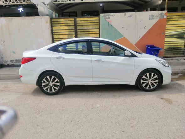 سياره اكسنت 2012 لون ابيضّ رقم بغداد بلو تجي فول باسمي كلشي بيهه جديد صدر كامل نوزلات وبلكات ومجاول جدد باتري وداينمو واتربم جديد منظومه تبريد ومنظومه مي اخضر جديد تخم تايرات جديد دسكات جدد والسونر مرفق بالصور  ألف متصرف عليهه
السعر 95 ورقة وبيها مجال 
مكان السيارة ابو دشير 

رقم صاحب السيارة 

0770 717 7710
