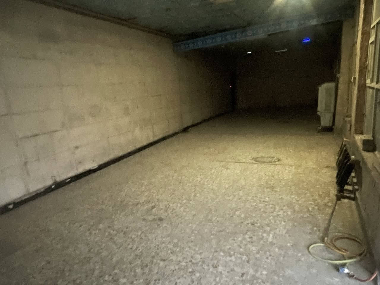 محل كبير للاجار في ام الكبر ولغزلان شارع الضغط  للأستفسار ***********
