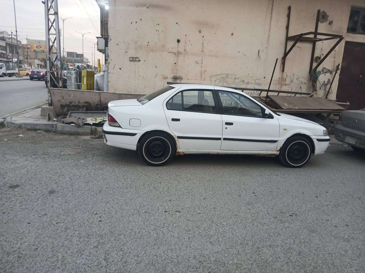 السلام عليكم سمند 2011 كير ومكينه خير من الله تخم تاير خط ابيض جديد تبريد ثلاجه باتري جديد كهربائيات كلها شغاله حداديه نضيفه مابيها نقص اي شي خير من الله السياره جاهزه ملاحظه السياره مصبوغه عام اثر جراد واكعه القمريه ع قماره ومصبوغه ابيع عام مكان السياره كوت مركز مدينه السعر ٣٠ وبيها مجال بسيط رقم ***********
