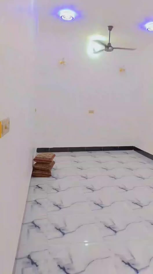 سلام عليكم بيت للبيع 3 غرف وصاله ومطبخ وديوانيه وصحيات المساحه 200م بحاوي لعباس عل شط جميع الخدمات متوفره للاستفسار عله الرقم ***********
