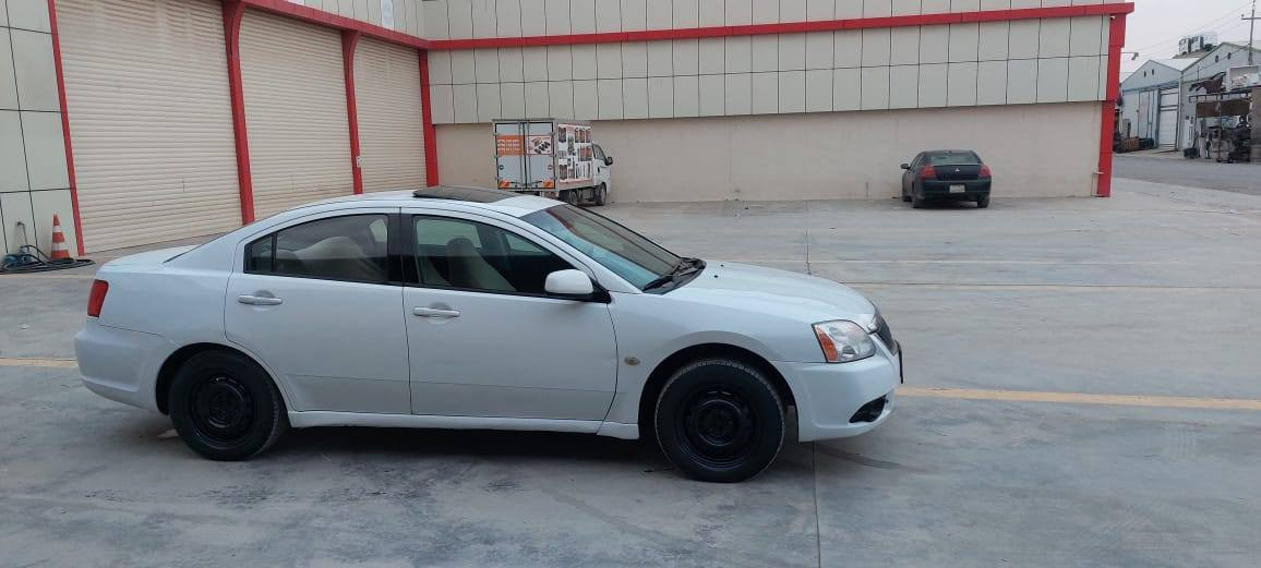 لەنسەر گڵاند مودیل 2011  رەقم بغداد سەنەوی بلاستیک شەرتی حاسیبە ئەولیات و بی کیشە ماڵی دوستە فول موسفات سلایت و شاشە و کامیرە تەبرید سارد و گەرم سەیارەکە تا بڵی جوانو خاوینە و بی نوقسانی  سعری 55 شوین کەلار ***********
