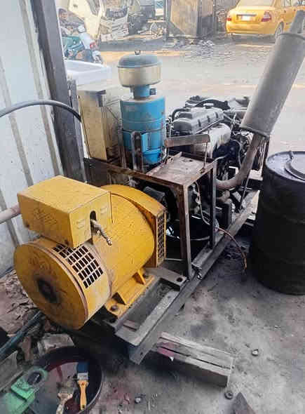 للبيع مولدة كيا 2701  شاصي كلش نظيفة جاهزة على الفحص راس التوليد 30 كي في 120 امبير 12 ورقة العنوان بغداد للاستفسار الاتصال على الرقم ***********
