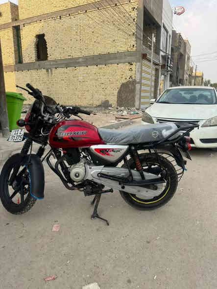 سلام عليكم دراجه بوكسر للبيع كفاله عامه كامله من كلشي مناقصه كلشي كبل للشارع رقم وسنويه ثاني يوم تحويل لوحات نكليزي السعر 2 او 700 وبيها مجال مكان بغداد الشعب الرقم ***********
