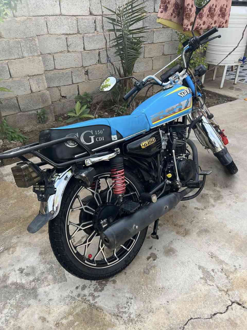 سلام عليكم سيفان 24محرك 200ما مفتوح أوراق كرتونيه كهربائيات كامله تايرات جديده  السعر 675 الشراي يتصل على هاذ الرقم ***********
